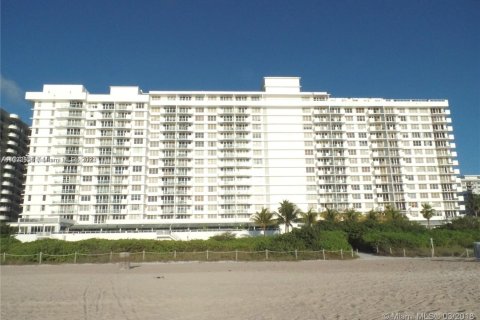 Copropriété à louer à Miami Beach, Floride: 2 chambres, 86.4 m2 № 1859615 - photo 19
