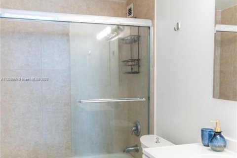 Copropriété à louer à Miami Beach, Floride: 2 chambres, 86.4 m2 № 1859615 - photo 10