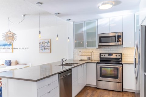 Copropriété à louer à Miami Beach, Floride: 2 chambres, 86.4 m2 № 1859615 - photo 4