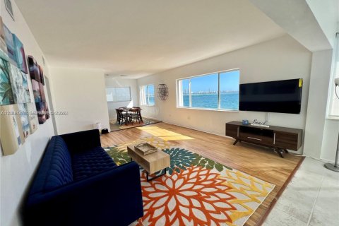 Appartement à North Bay Village, Floride 2 chambres, 120.77 m2 № 2066519