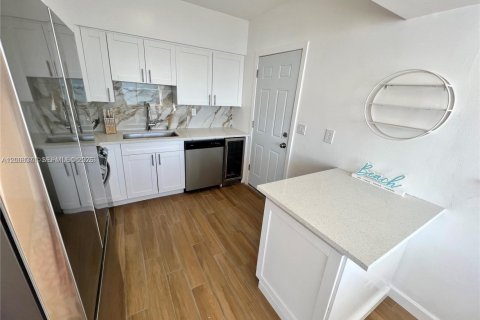 Appartement à louer à North Bay Village, Floride: 2 chambres, 120.77 m2 № 2066519 - photo 6