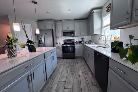 Villa ou maison à louer à Mount Dora, Floride: 4 chambres, 171.22 m2 № 2426048 - photo 2