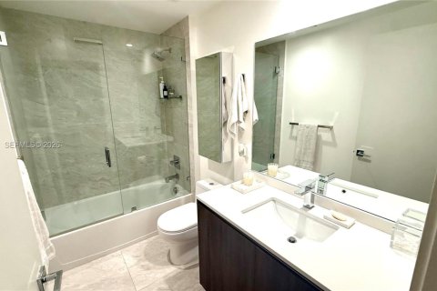 Condominio en venta en Miami, Florida, 3 dormitorios, 148.27 m2 № 2152786 - foto 27