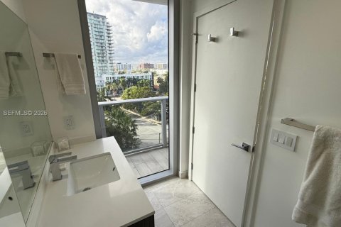 Condominio en venta en Miami, Florida, 3 dormitorios, 148.27 m2 № 2152786 - foto 2