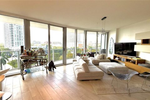 Condo in Miami, Florida, 3 bedrooms № 2152786