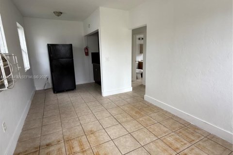 Villa ou maison à louer à Miami, Floride: 1 chambre, 83.8 m2 № 1982761 - photo 9