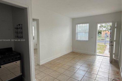 Villa ou maison à louer à Miami, Floride: 1 chambre, 83.8 m2 № 1982761 - photo 7