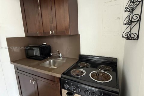 Villa ou maison à louer à Miami, Floride: 1 chambre, 83.8 m2 № 1982761 - photo 3