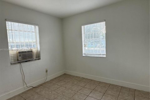 Villa ou maison à louer à Miami, Floride: 1 chambre, 83.8 m2 № 1982761 - photo 6
