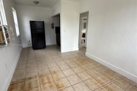 Villa ou maison à louer à Miami, Floride: 1 chambre, 83.8 m2 № 1982761 - photo 8
