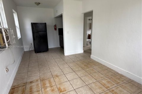 Villa ou maison à louer à Miami, Floride: 1 chambre, 83.8 m2 № 1982761 - photo 2