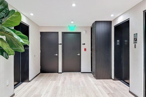 Copropriété à louer à Miami, Floride: 3 chambres, 106.84 m2 № 1935776 - photo 5