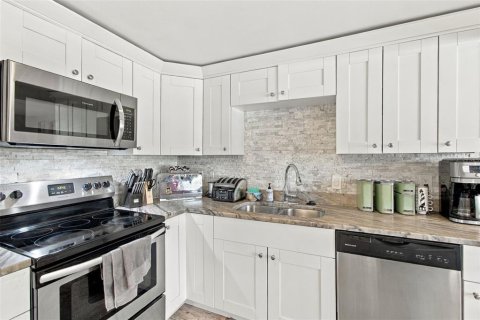 Villa ou maison à vendre à Tampa, Floride: 3 chambres, 172.98 m2 № 2388803 - photo 10