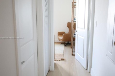 Condo in Doral, Florida, 3 bedrooms  № 1940606 - photo 28