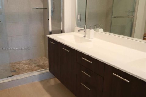 Condo in Doral, Florida, 3 bedrooms  № 1940606 - photo 10