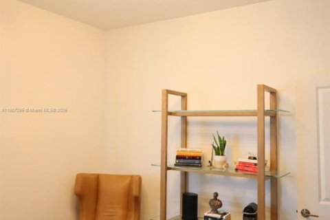 Condo in Doral, Florida, 3 bedrooms  № 1940606 - photo 24