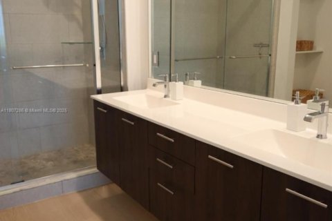 Condo in Doral, Florida, 3 bedrooms  № 1940606 - photo 11