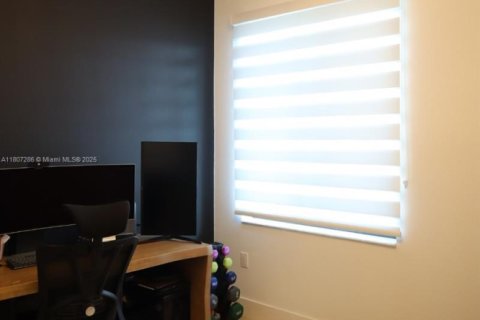 Condo in Doral, Florida, 3 bedrooms  № 1940606 - photo 21