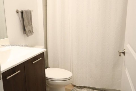 Condo in Doral, Florida, 3 bedrooms  № 1940606 - photo 26