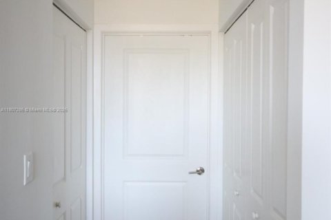 Condo in Doral, Florida, 3 bedrooms  № 1940606 - photo 9