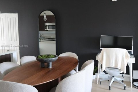 Condo in Doral, Florida, 3 bedrooms  № 1940606 - photo 16