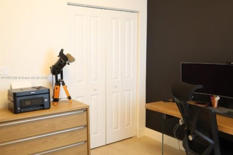 Condo in Doral, Florida, 3 bedrooms  № 1940606 - photo 22