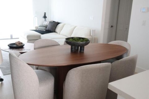 Condo in Doral, Florida, 3 bedrooms  № 1940606 - photo 17