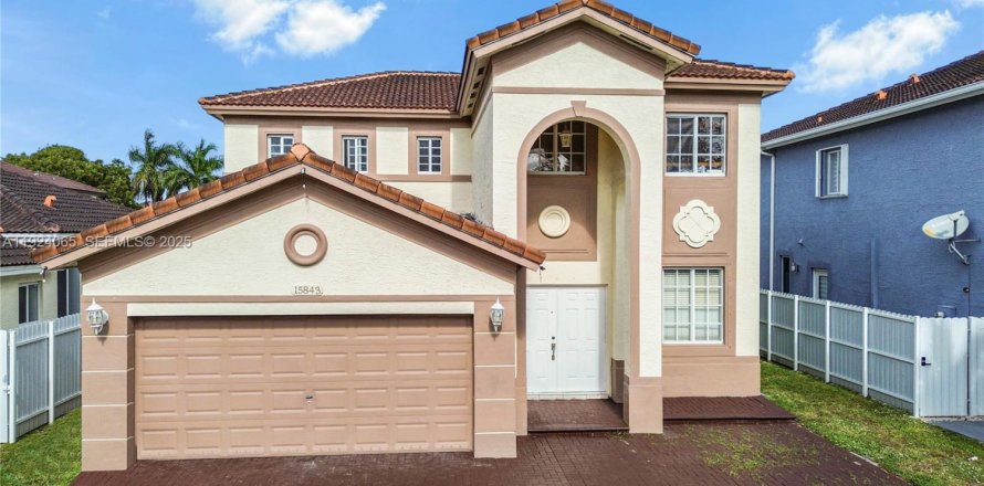 Дом в Майами, Флорида 4 спальни, 201.97м2 № 1983714