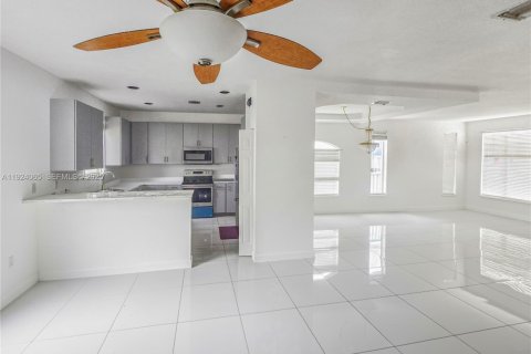 Купить виллу или дом в Майами, Флорида 4 спальни, 201.97м2, № 1983714 - фото 12