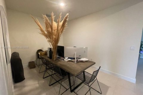 Condominio en alquiler en Doral, Florida, 2 dormitorios, 105.44 m2 № 2010483 - foto 5