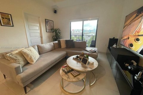 Condominio en alquiler en Doral, Florida, 2 dormitorios, 105.44 m2 № 2010483 - foto 2