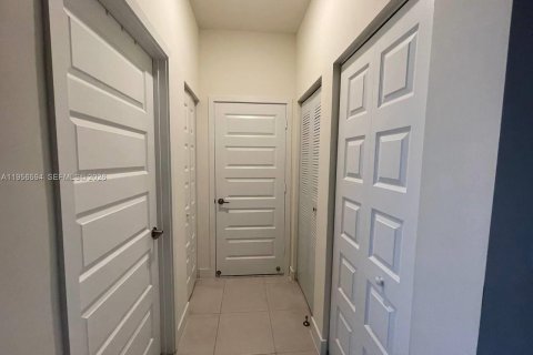 Condominio en alquiler en Doral, Florida, 2 dormitorios, 105.44 m2 № 2010483 - foto 13