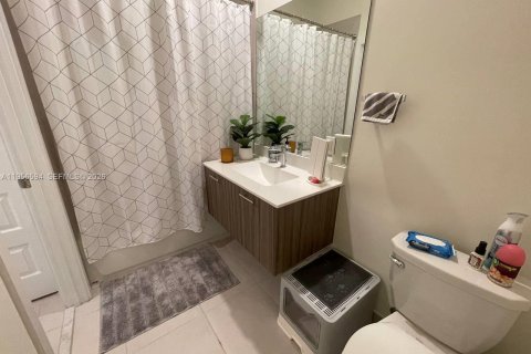 Condominio en alquiler en Doral, Florida, 2 dormitorios, 105.44 m2 № 2010483 - foto 17