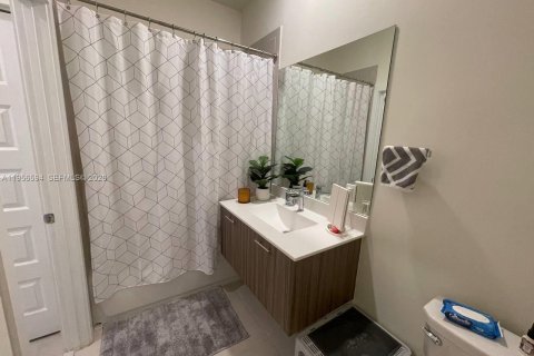 Condominio en alquiler en Doral, Florida, 2 dormitorios, 105.44 m2 № 2010483 - foto 16