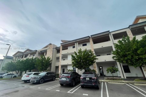 Condominio en alquiler en Doral, Florida, 2 dormitorios, 105.44 m2 № 2010483 - foto 21