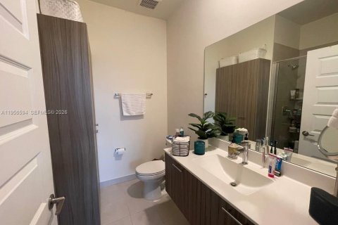 Condominio en alquiler en Doral, Florida, 2 dormitorios, 105.44 m2 № 2010483 - foto 11