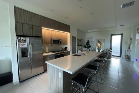 Condominio en alquiler en Doral, Florida, 2 dormitorios, 105.44 m2 № 2010483 - foto 3