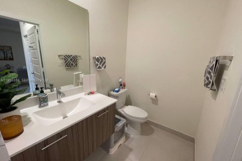Condominio en alquiler en Doral, Florida, 2 dormitorios, 105.44 m2 № 2010483 - foto 18