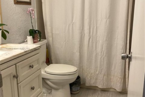 Condo in Hollywood, Florida, 2 bedrooms  № 1477316 - photo 9