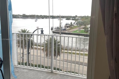 Condo in Hollywood, Florida, 2 bedrooms  № 1477316 - photo 7