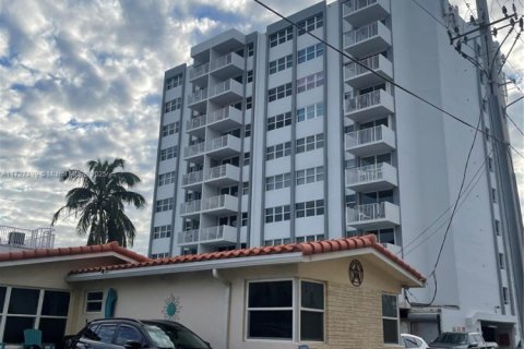 Condo in Hollywood, Florida, 2 bedrooms  № 1477316 - photo 15