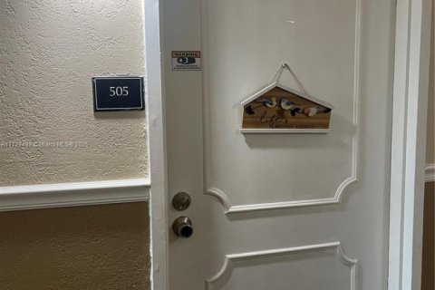 Condo in Hollywood, Florida, 2 bedrooms  № 1477316 - photo 5
