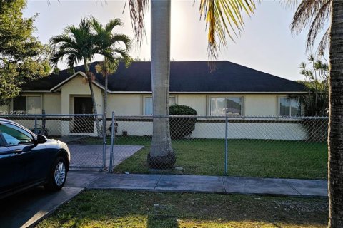 Villa ou maison à vendre à Florida City, Floride: 4 chambres, 152.73 m2 № 1868038 - photo 1