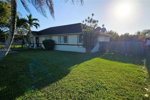 Villa ou maison à vendre à Florida City, Floride: 4 chambres, 152.73 m2 № 1868038 - photo 11