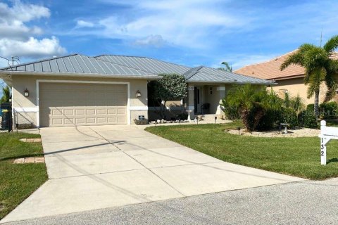 House in Port Charlotte, Florida 3 bedrooms, 208.84 sq.m. № 1359992 - photo 1
