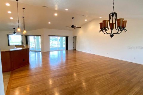 House in Port Charlotte, Florida 3 bedrooms, 208.84 sq.m. № 1359992 - photo 7