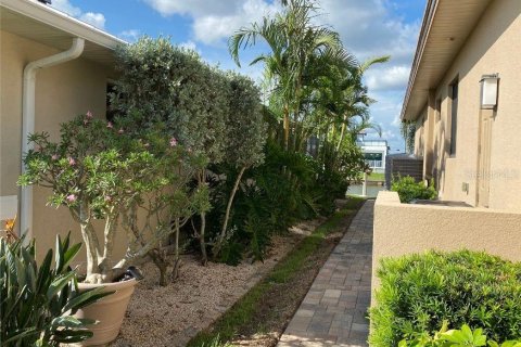 House in Port Charlotte, Florida 3 bedrooms, 208.84 sq.m. № 1359992 - photo 3