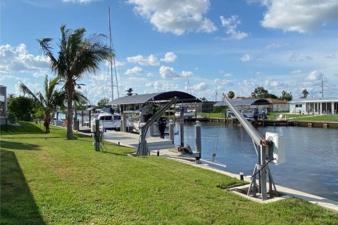 House in Port Charlotte, Florida 3 bedrooms, 208.84 sq.m. № 1359992 - photo 21