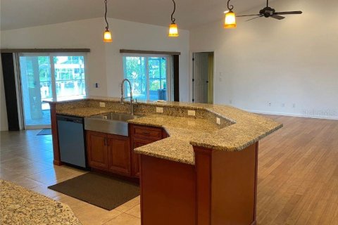 House in Port Charlotte, Florida 3 bedrooms, 208.84 sq.m. № 1359992 - photo 9