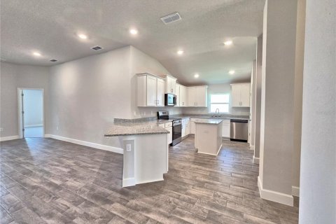 House in Auburndale, Florida 4 bedrooms, 204.38 sq.m. № 1437473 - photo 8